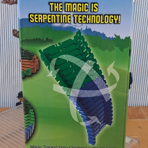 New Unopened Magic Tracks Dino Chompers 172 Pieces 8ft Speedway Kids Playset - Picture 9 of 9